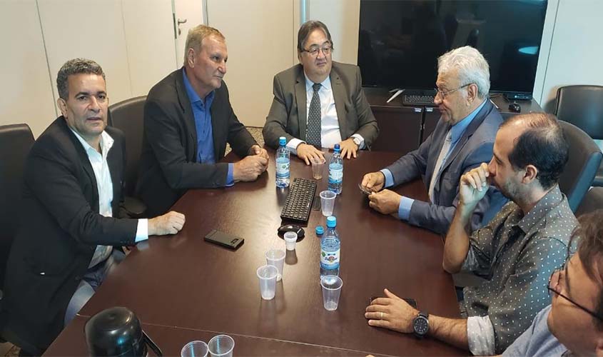 Follador discute, na Sefin, possível redução da pauta e regulação dos preços e estoque do gado de Rondônia