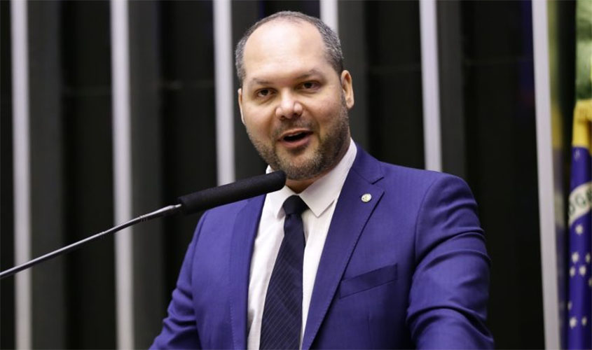 Projeto acaba com uso obrigatório de máscaras no País  