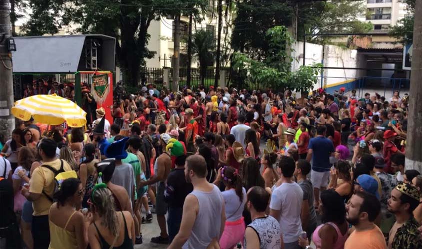 Vai curtir o carnaval de rua? Saiba como evitar golpes financeiros em meio à folia