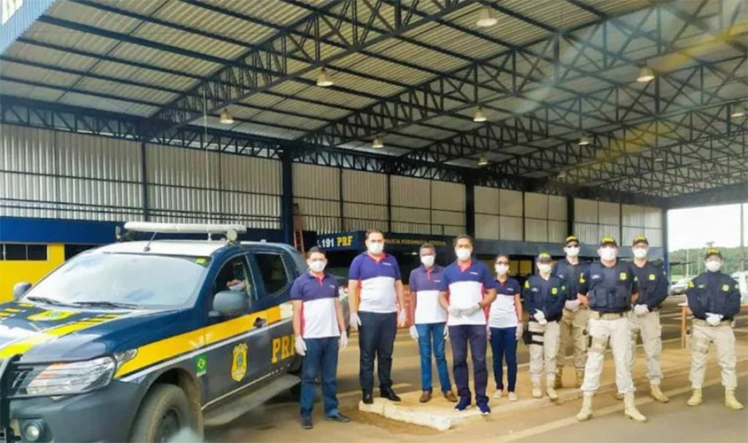 PRF e voluntários atuam juntos na campanha 'Siga em Frente, Caminhoneiro'