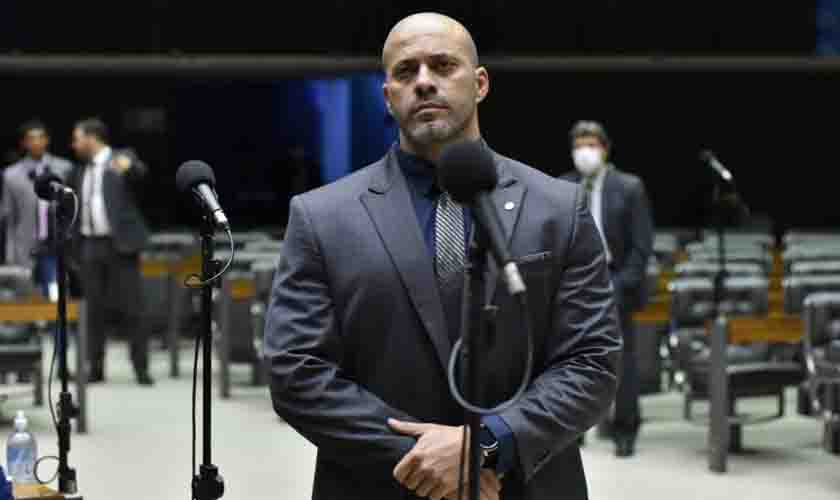 Daniel Silveira pede aos deputados que decidam se ele deve ou não usar tornozeleira eletrônica