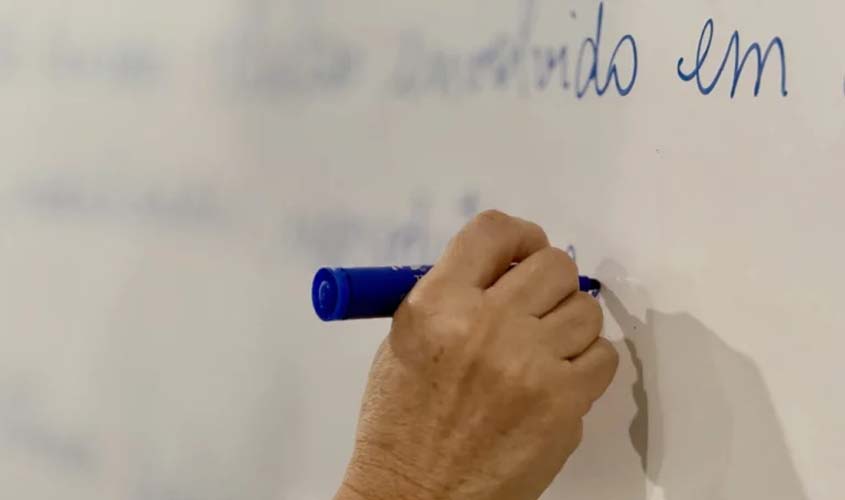 Professor de RO cria guia pedagógico para ensino de Geografia