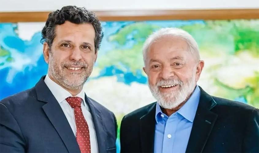 Lula anuncia Leonardo Barchini como novo ministro da Educação