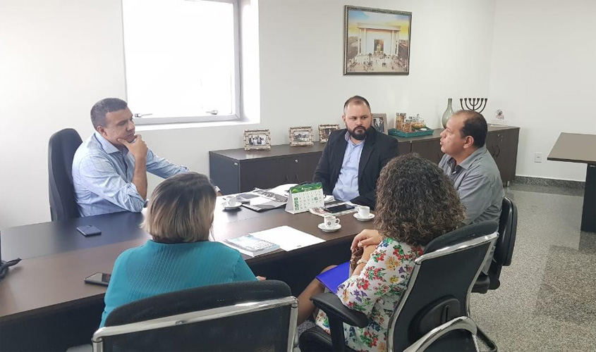 Alex Silva recebe representantes dos conselhos tutelares na ALE/RO