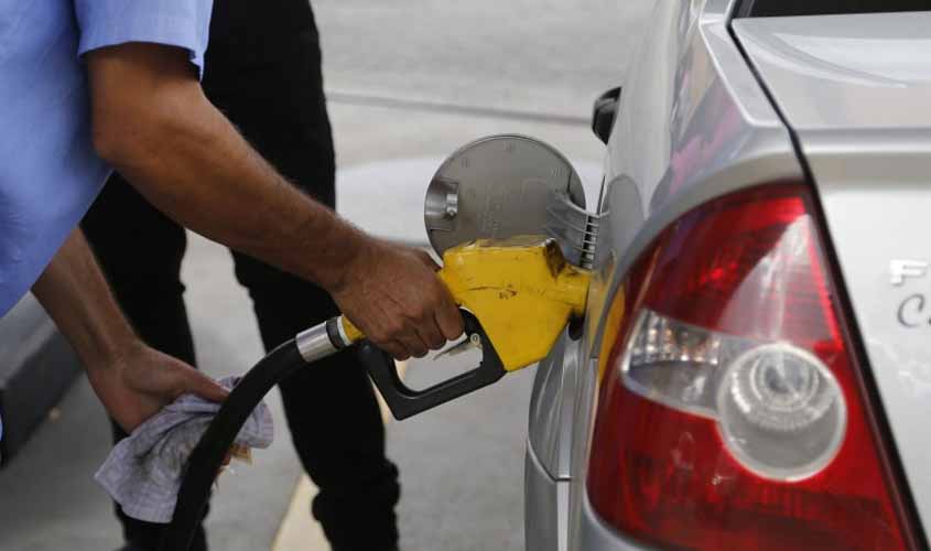 Petrobras sobe R$ 0,07 o litro da gasolina para as distribuidoras