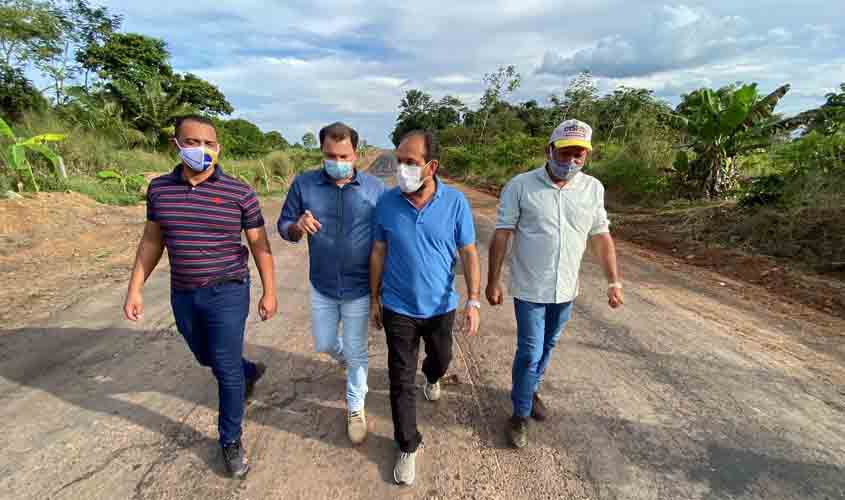 Deputado Laerte Gomes acompanha conclusão das obras de tapa buraco na RO-135 em Ji-Paraná