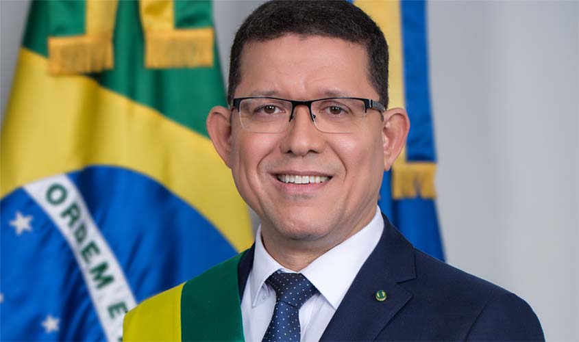 Governador recebeu mais operações da Polícia Federal do que visita da bancada, afirma senador