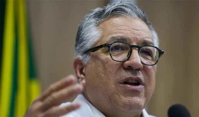 Brasil deve chegar a 635,7 mil médicos em 2025; mulheres são maioria