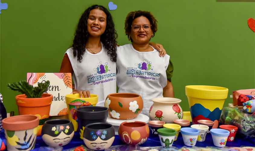 Abril Azul encerra com exposição de mães atípicas na Assembleia Legislativa