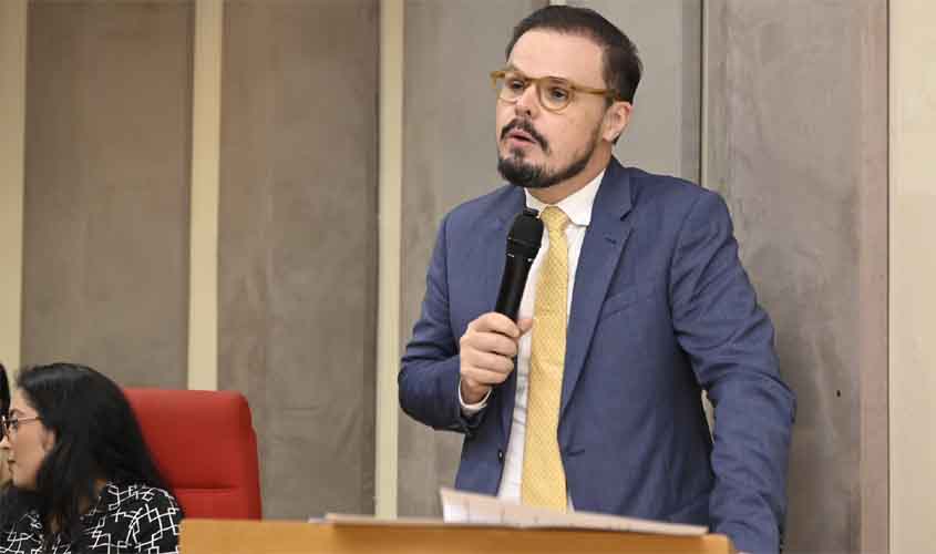 Presidente da OAB Rondônia, Márcio Nogueira, empossa novos advogados e afirma: 'A democracia brasileira não está em festa. Está em vigília'