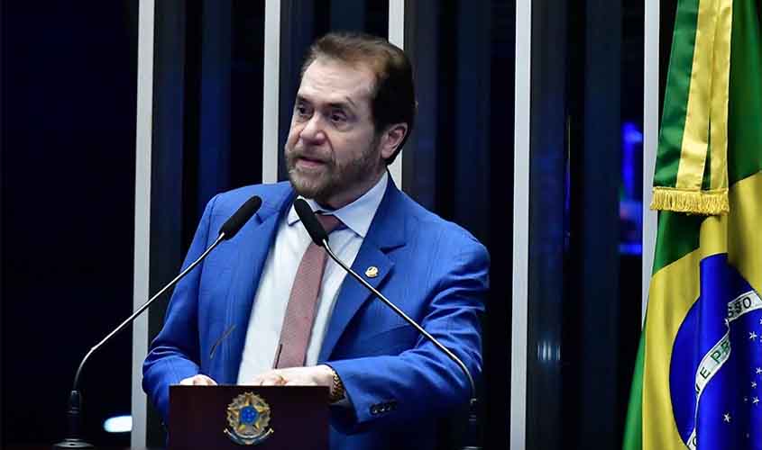 Plínio Valério critica paralisação de pavimentação da BR-319