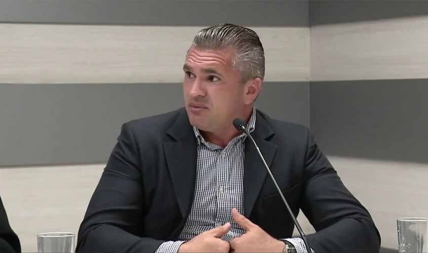 Deputado nega ter dado cabeçada  no colega Expedito Netto