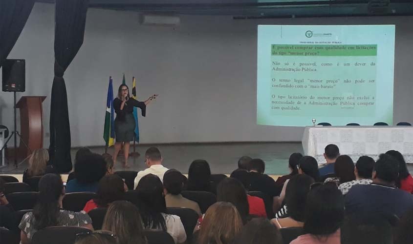 Supel e Seduc realizam atividade conjunta para capacitar gestores administrativos das escolas