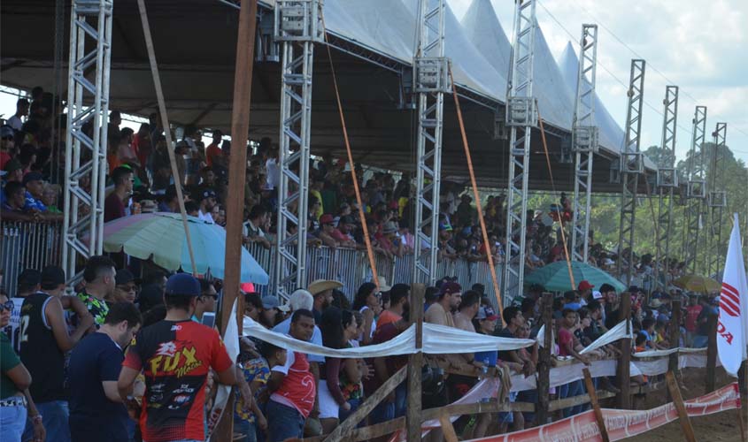 Deputado Alex Redano prestigia abertura do Estadual de Motocross