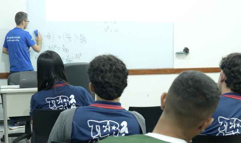 Cursinho gratuito da Prefeitura segue preparando estudantes para o Exame Nacional do Ensino Médio