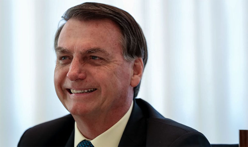 Bolsonaro sanciona lei de auxílio financeiro para o setor cultural