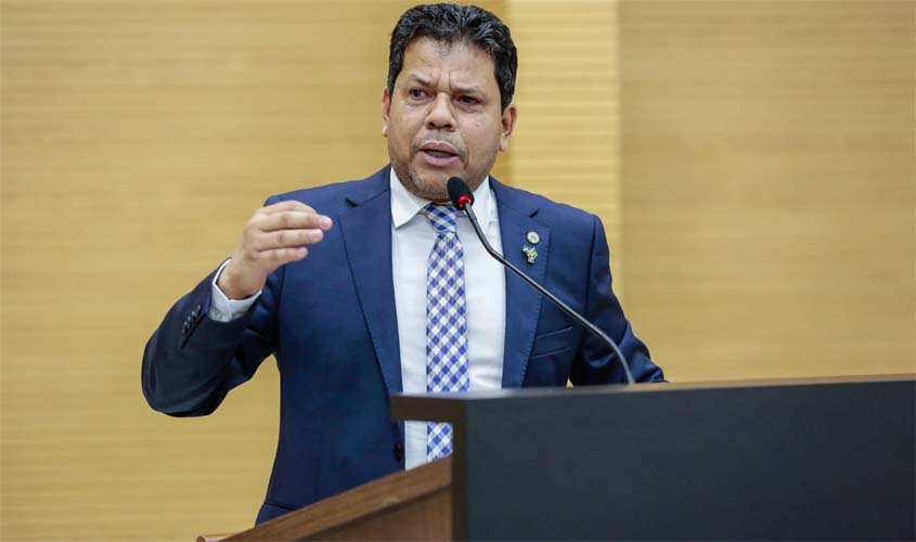 Deputado Jair Montes faz indicação de tanques para resfriamento de leite para produtores