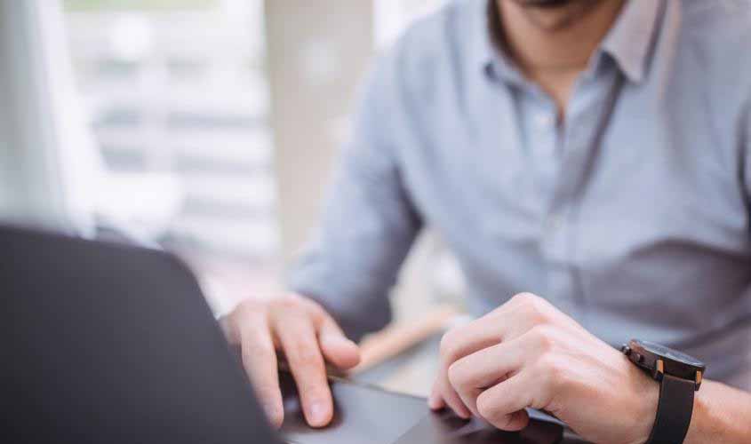 Como as plataformas de ensino online têm revolucionado a maneira pela qual se tem acesso a novos saberes