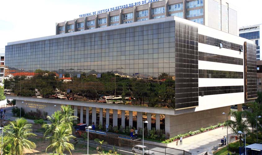 Testemunha reconhece policial acusado de matar homem no Jacarezinho