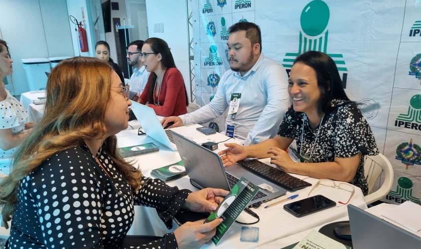 Iperon leva informações a aposentados, pensionistas e servidores públicos através de projeto itinerante