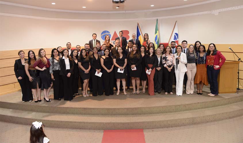 “Nos momentos mais importantes deste país, a OAB estava lá”, fala Elton Assis em entrega de credenciais