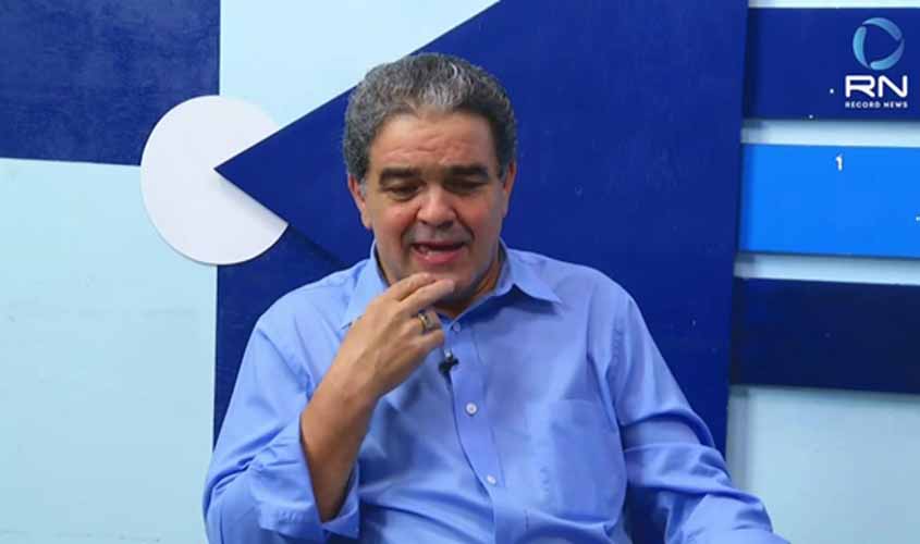 Aélcio da TV corta despesas e abre mão de privilégios pela segunda vez