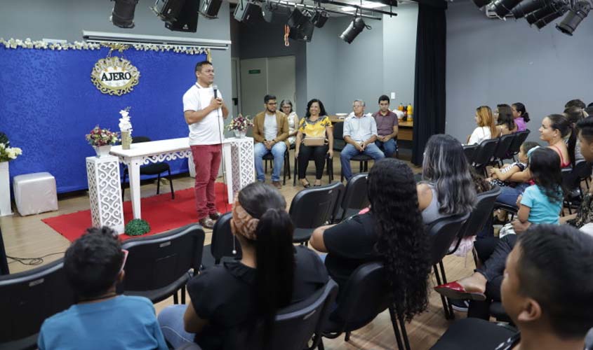 Alunos da Praça CEU recebem certificado de conclusão de curso