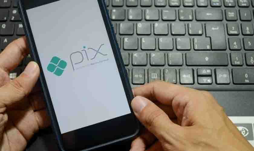 Casal perde R$ 20 mil para golpista ao comprar imóvel anunciado nas redes sociais; entenda o estelionato e aprenda a evitar