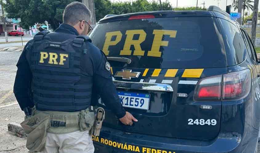 PRF em Rondônia prende em flagrante mulher por tráfico de drogas, cumpre mandados de prisão e recupera veículo adulterado no final de semana