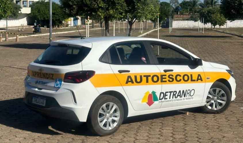 Governo de RO disponibiliza veículo adaptado para inclusão de pessoas com deficiência física em autoescolas