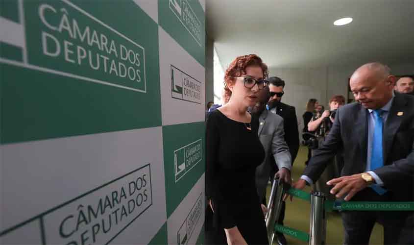 Hugo Motta diz que providências sobre Zambelli já estão sendo tomadas