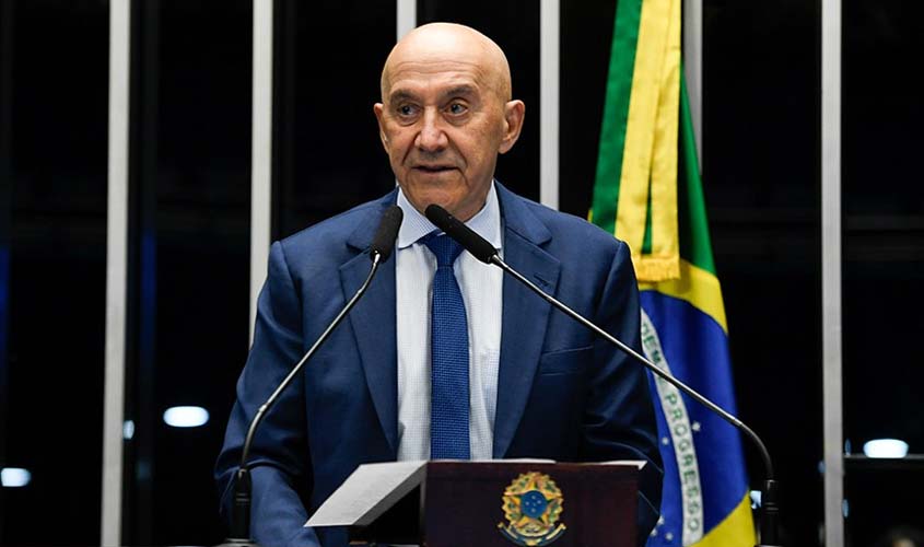 Confúcio Moura desiste de disputar reeleição ao Senado e comunica decisão ao MDB de Rondônia