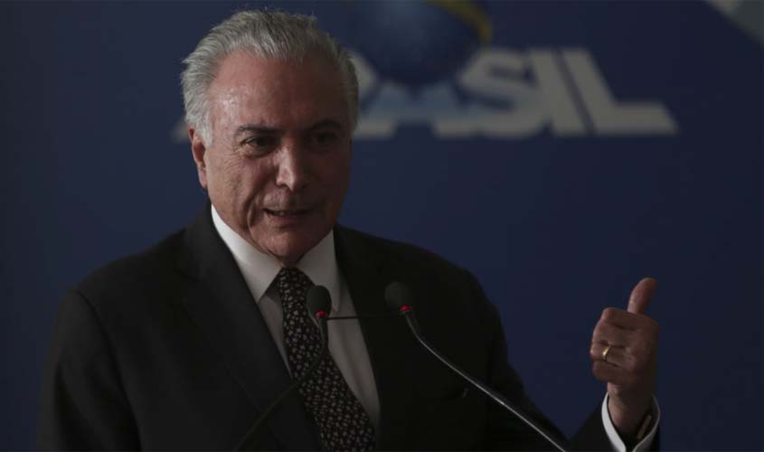 No Rio, Temer diz que deverá manter reajuste de servidores