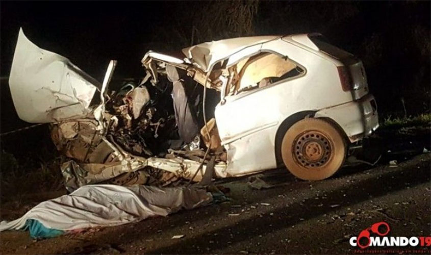 Acidente entre carro de passeio e carreta na estrada para o Distrito de Nova Colina deixa 3 mortos