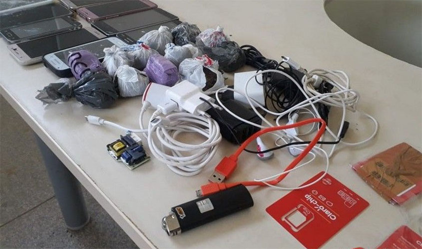 Polícia Militar e Polícia Penal prende dupla que arremessou drogas e celulares para dentro do Presídio Agenor Martins