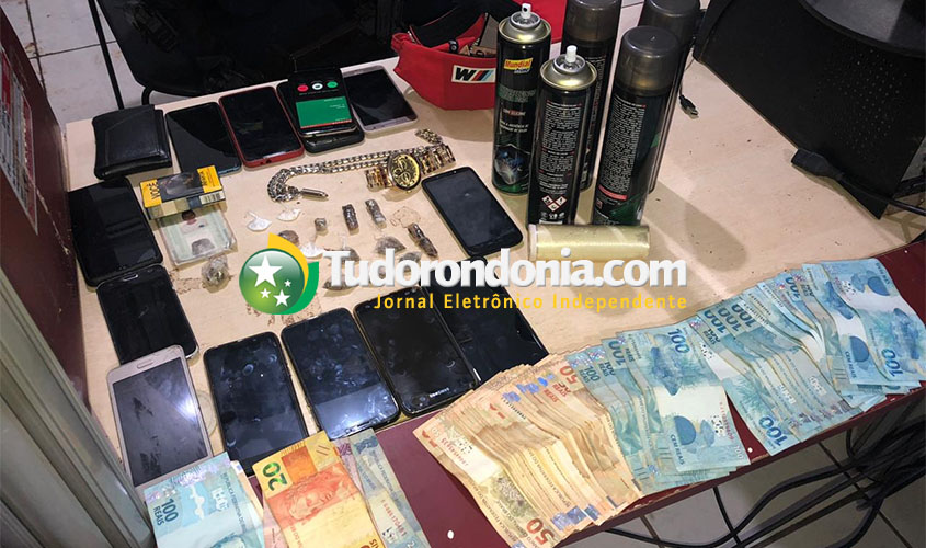 PM acaba festa regada a drogas e bebidas e leva 27 para  delegacia