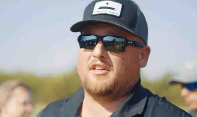 Com apenas 30 anos, morre nos EUA líder de movimento antimáscara