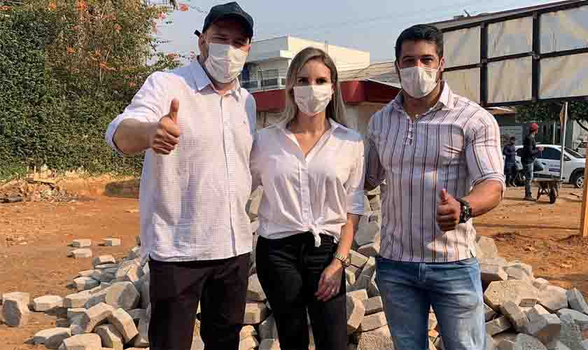 Presidente Alex Redano vistoria obras de bloqueteamento de alamedas em Ariquemes