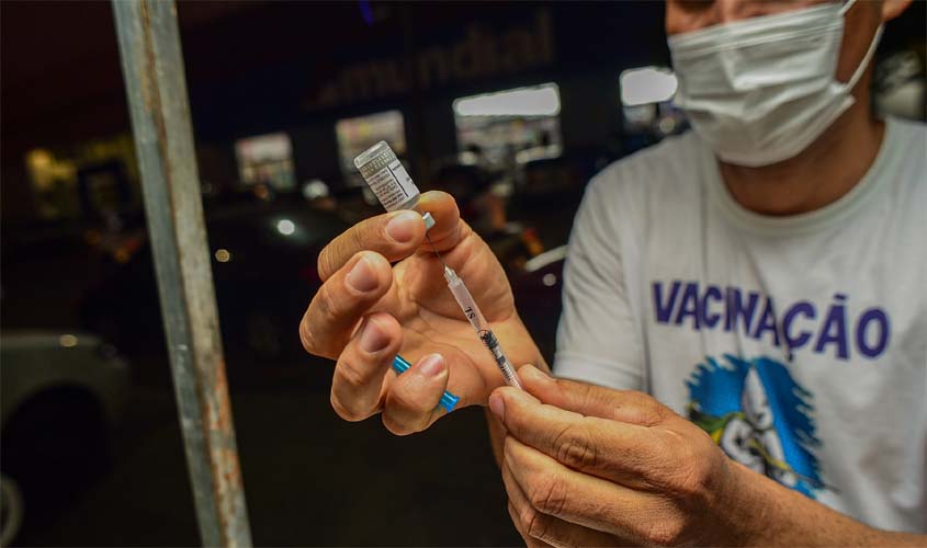 Quarta dose contra Covid é liberada para pessoas maiores de 18 anos