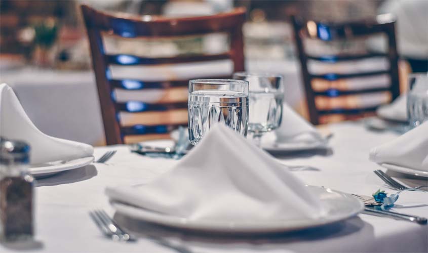 Conheça algumas regras de etiqueta para jantares de negócios