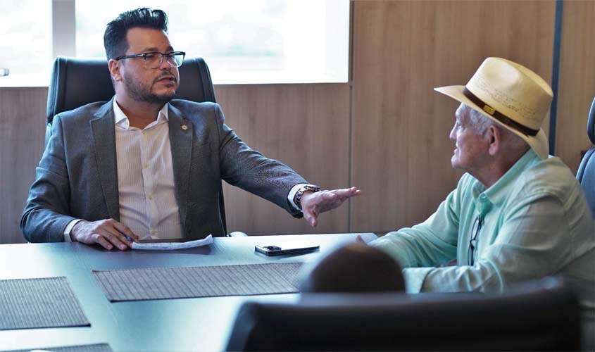 Deputado Marcelo Cruz destina recursos e equipamentos para Cacaulândia