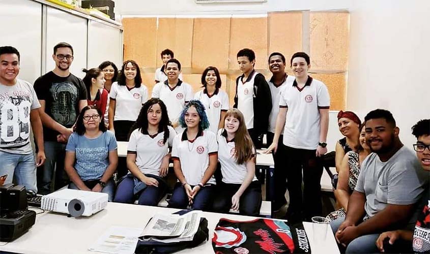 Deputado Anderson entrega Voto de Louvor a integrantes do projeto Com-Vida