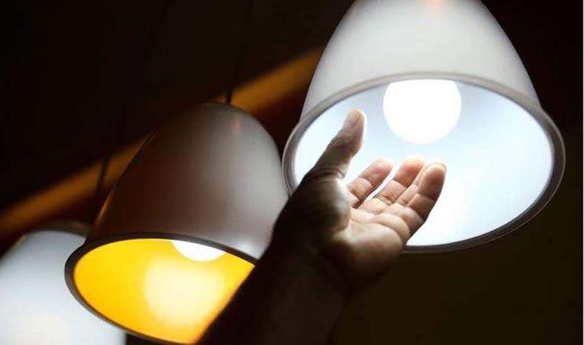 Distribuidoras de energia questionam lei sobre interrupção e religação de serviços públicos