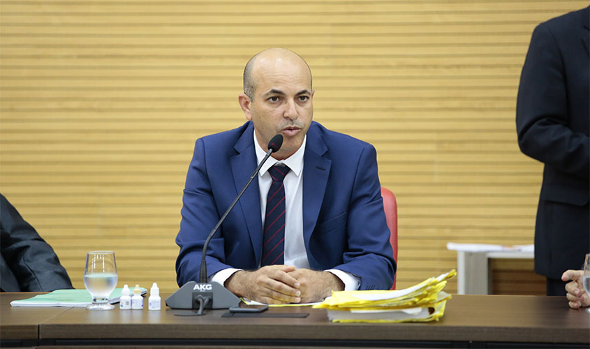 Ismael Crispin cobra informações sobre pistas de pousos de São Miguel do Guaporé, São Francisco do Guaporé e Seringueiras