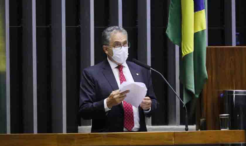 Projeto cria subsídio mensal para família de baixa renda comprar gás de cozinha 