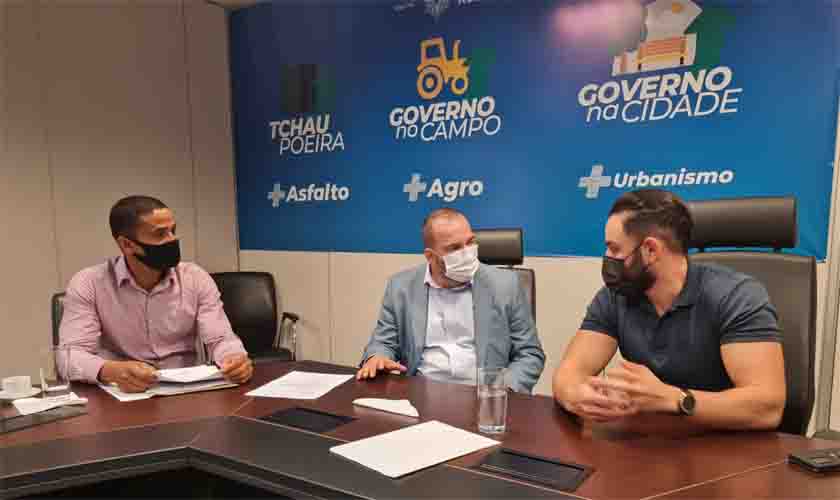 Presidente Alex Redano indica a construção de dois poços artesianos para abastecer Chupinguaia