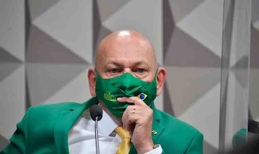 Na CPI, Luciano Hang diz que plantonista cometeu erro no atestado de óbito da mãe 