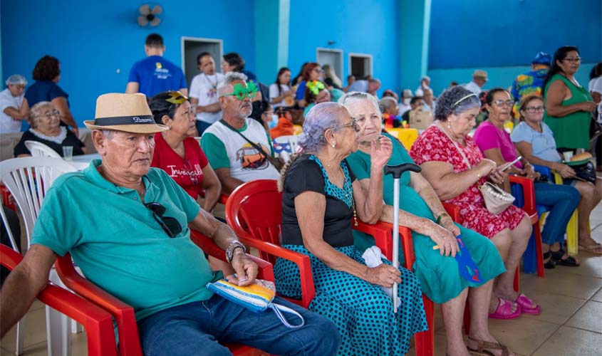 Violência financeira contra idosos pode ocorrer na família
