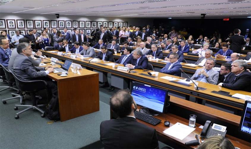 Deputados voltam a criticar intenção da Aneel de taxar energia solar