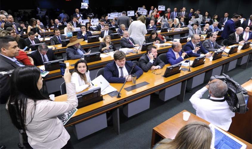 Comissão especial aprova atualização do marco do saneamento básico